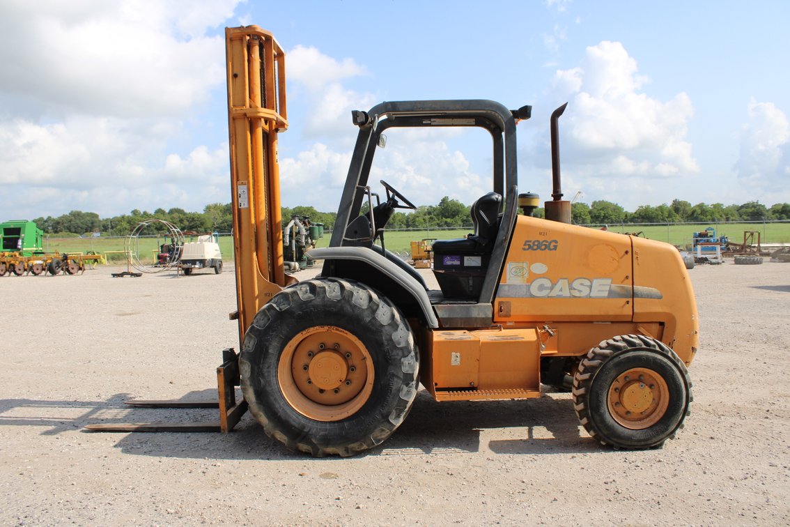 Case 586G Fork Lift