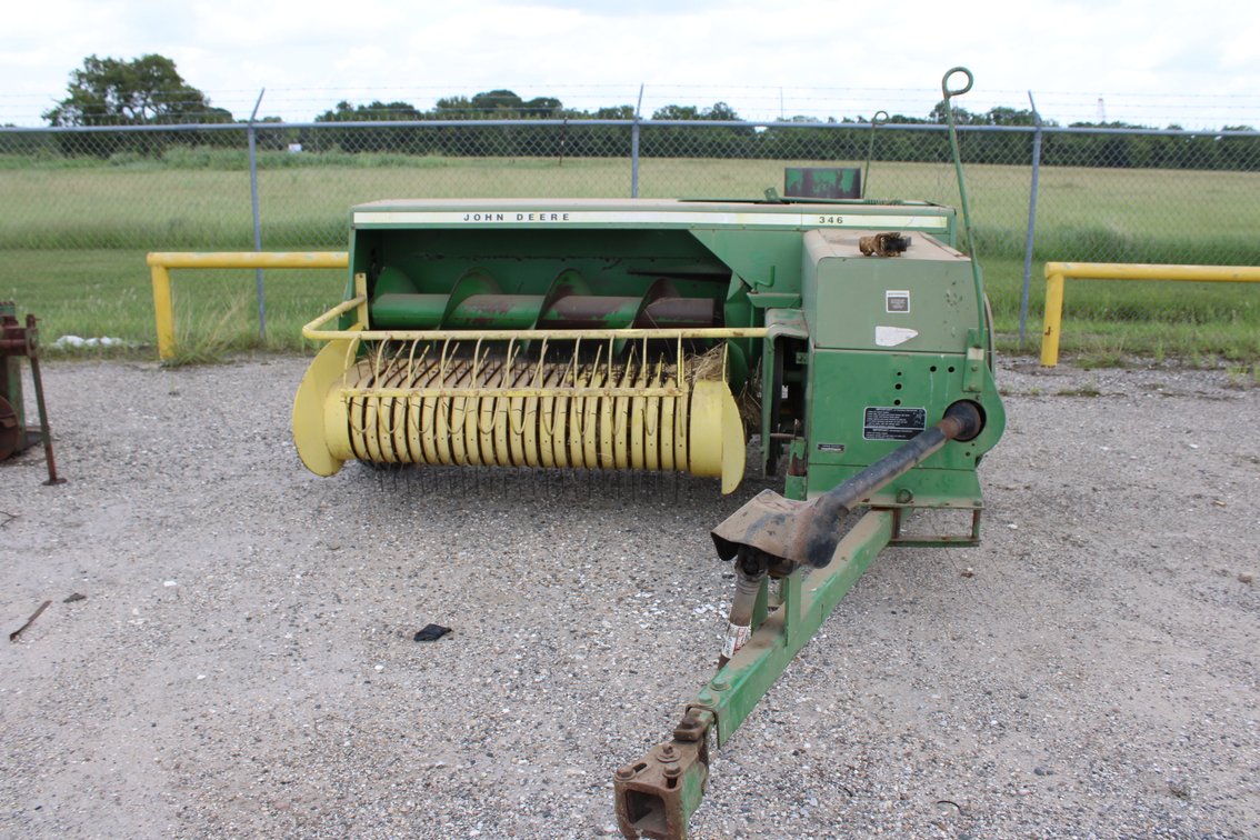 John Deere 346 Square Baler