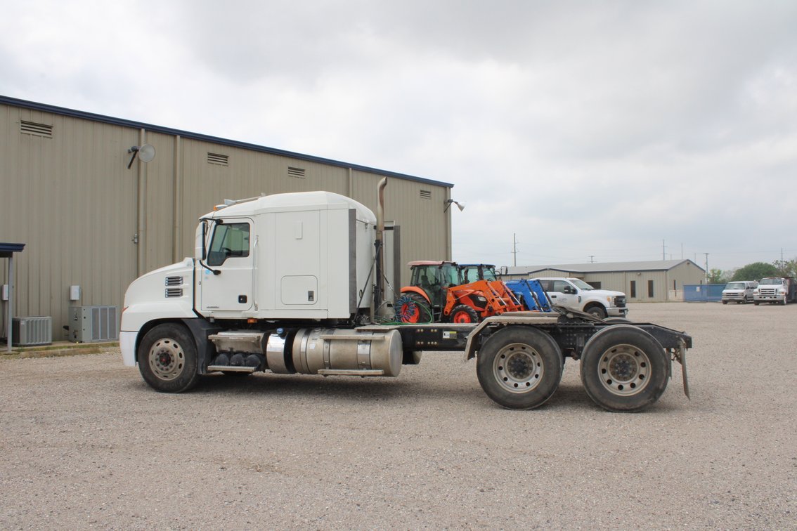2020 Mack Anthem Truck