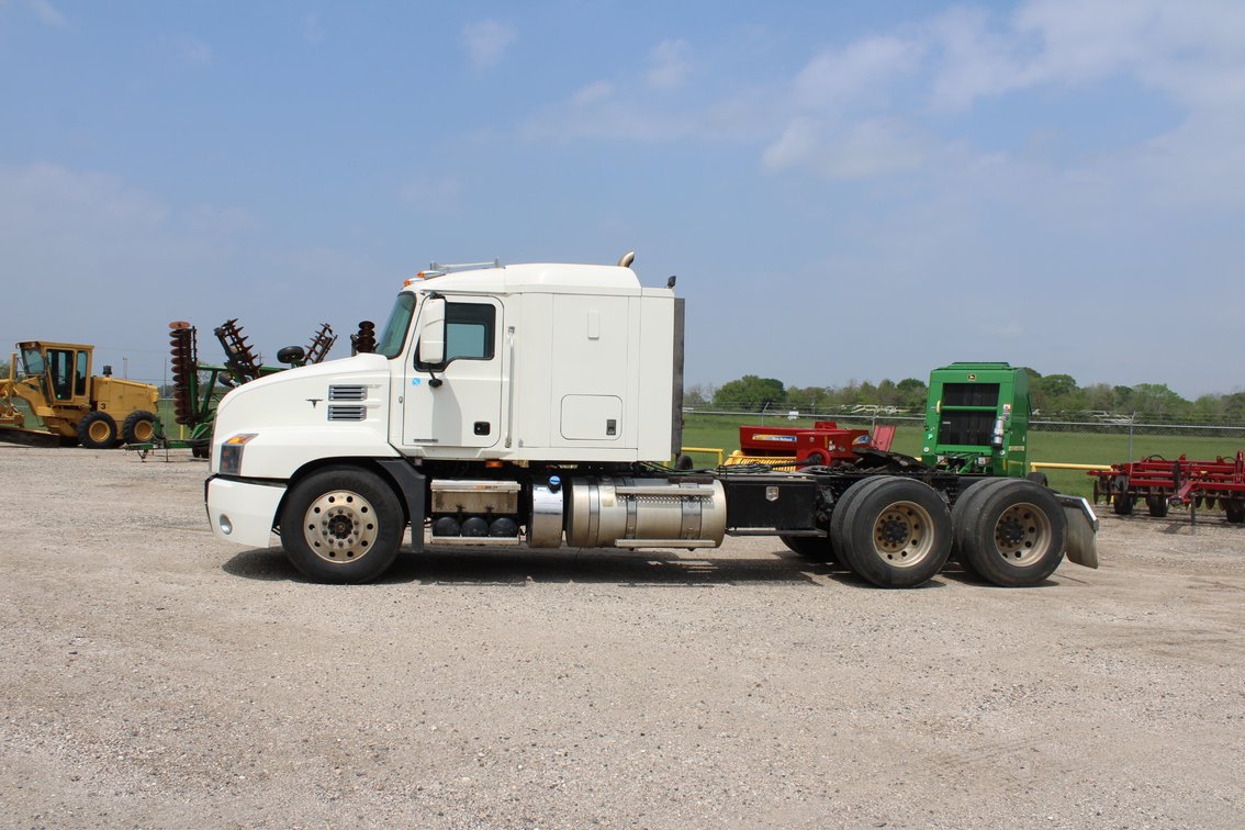2020 Mack Anthem Truck
