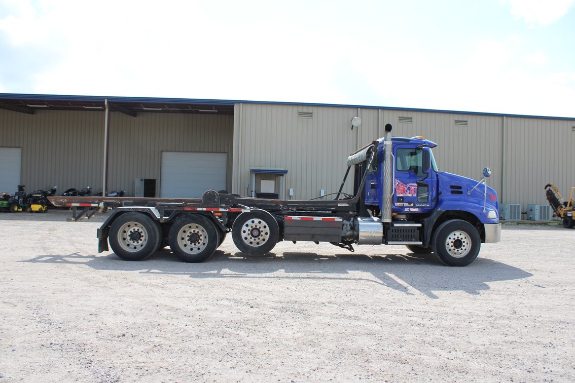 2014 Mack CXU613 Roll-Off Truck