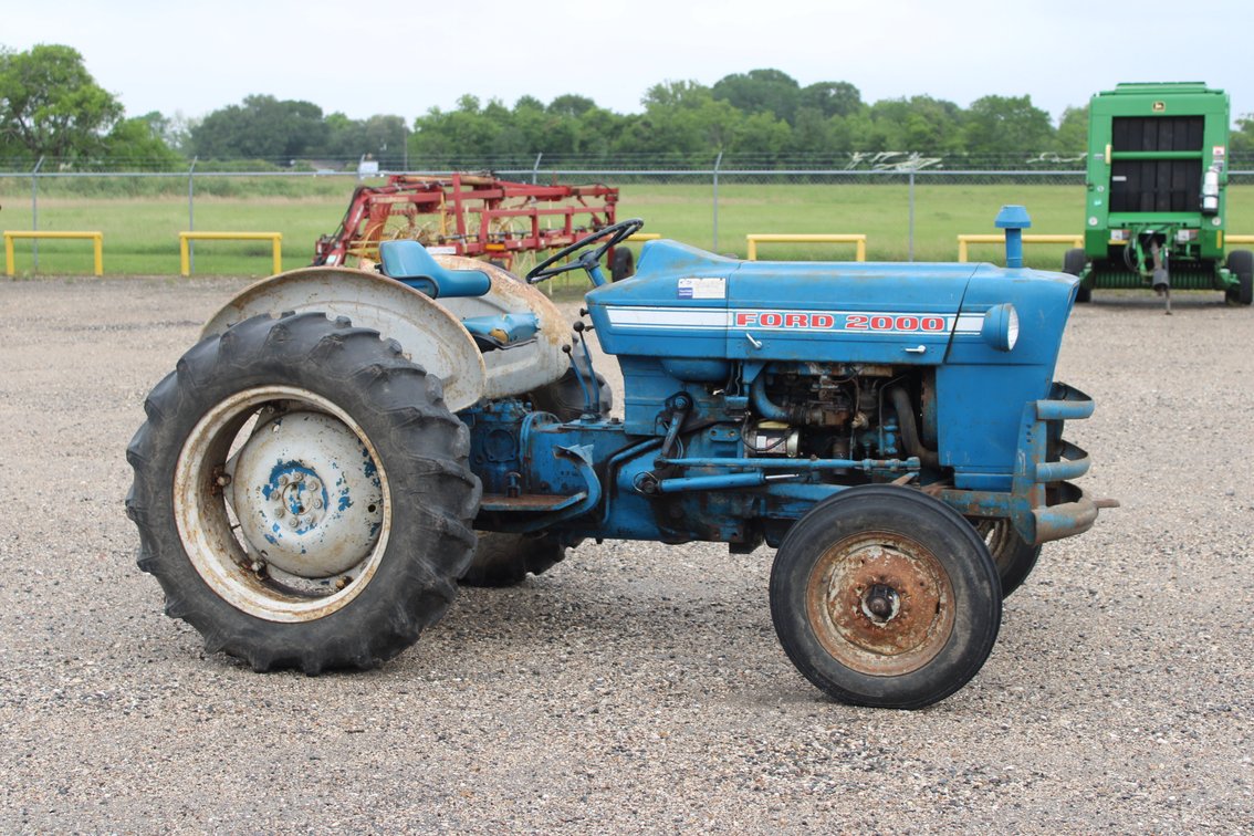 Ford 2000 Tractor