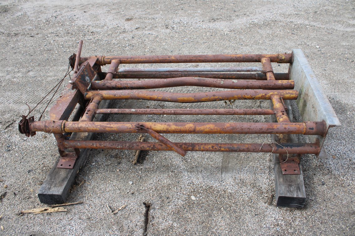 Head Gate