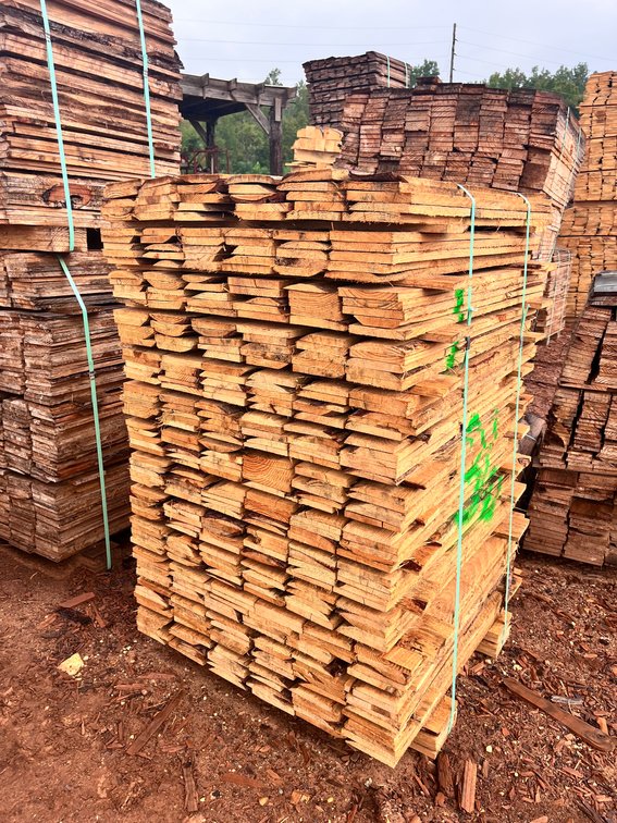 1 bundle of 5/8x5.5x36” low grade pine boards 424 pcs