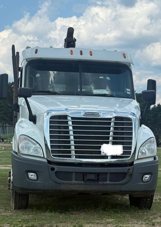 2018 Freightliner Cascadia 125 Truck with 1995 Folding Pole Trailer