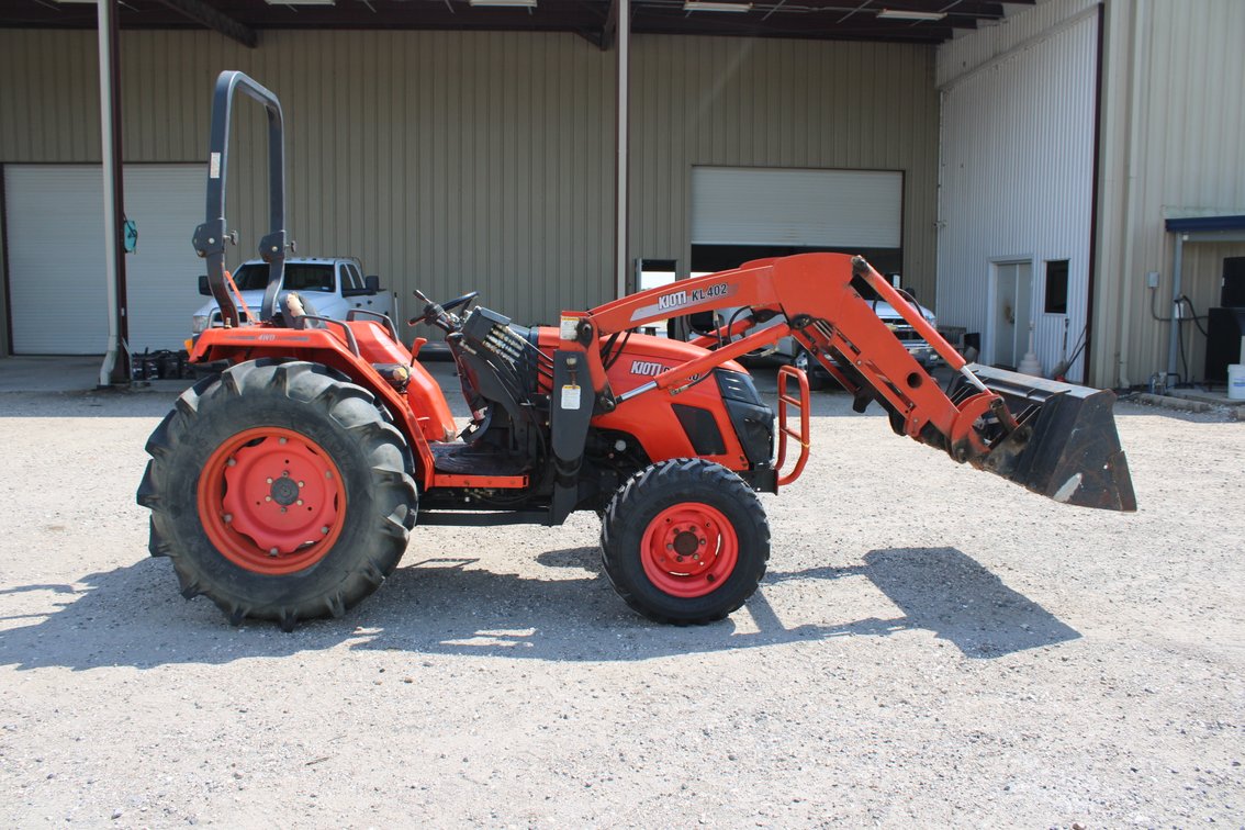 Kiotti DS4110 Tractor with Front End Loader