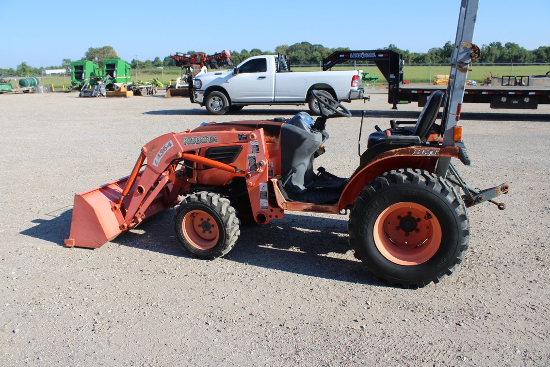 2009 Kubota LA366 Tractor