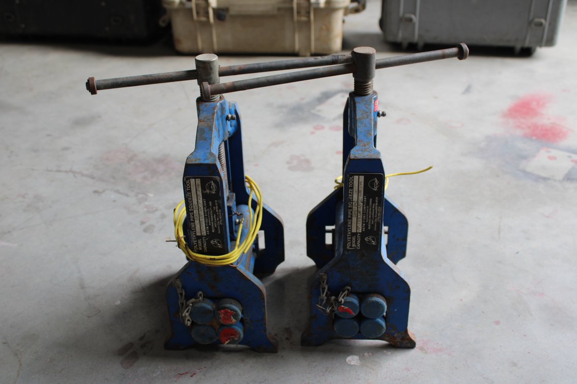 (2) Polyethylene Pipe Squeeze Tools