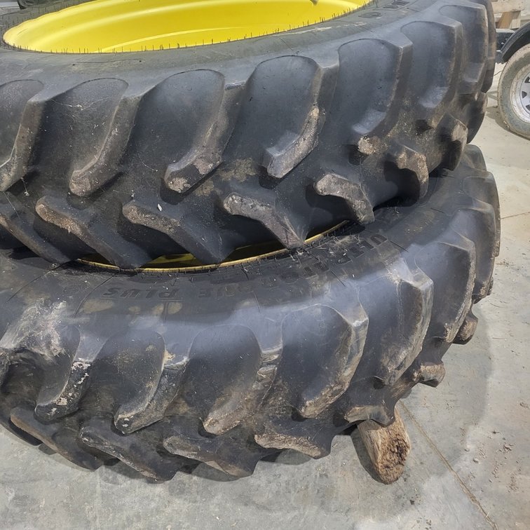 Image for John Deere 7200R