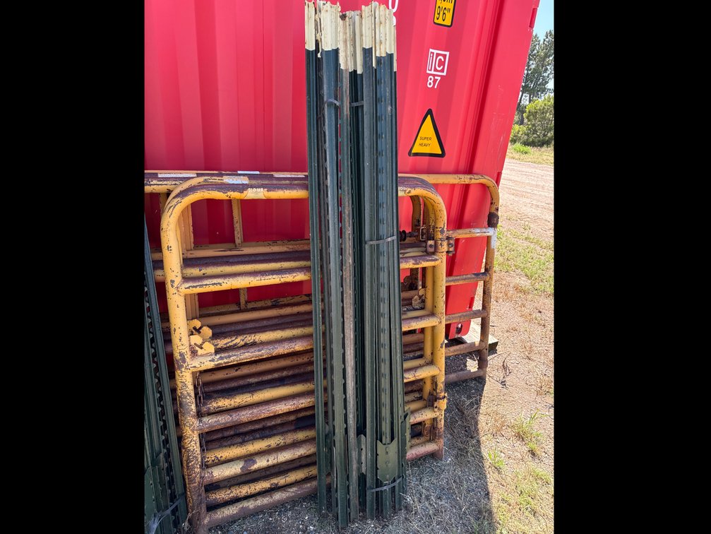 T-post Lot 1 (20cnt)