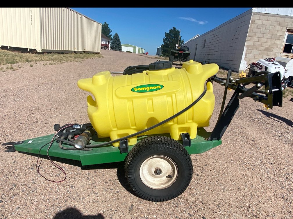 Bomgaars 40 gallon pull sprayer