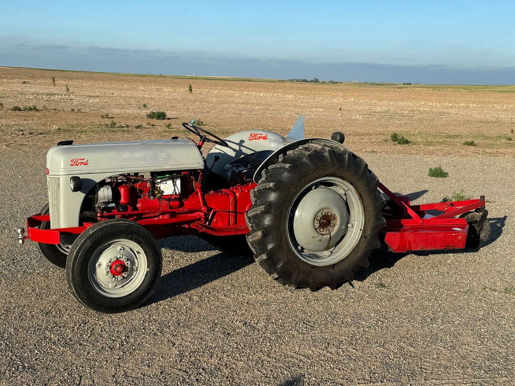 Ford 8N 1952 with mower