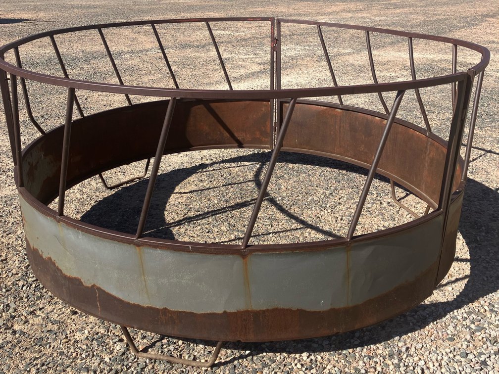 Round bale feeder