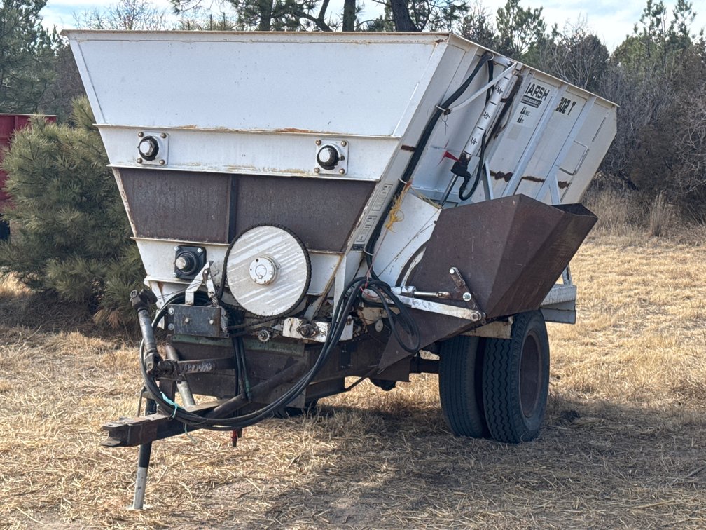 Harsh 302T Feed Wagon