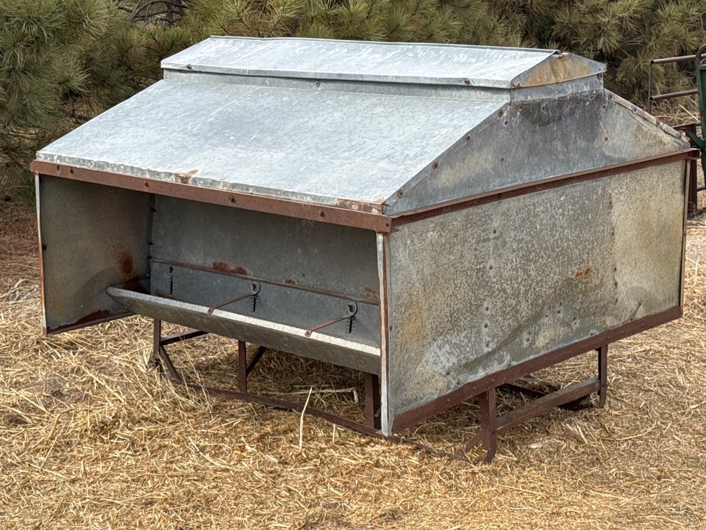 Small Animal Creep feeder