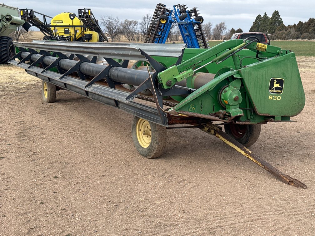 JD 930 Wheat platform