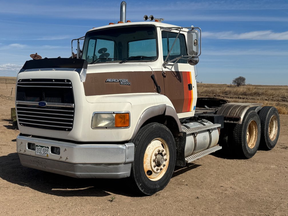 Aero Max Ford L9000 truck
