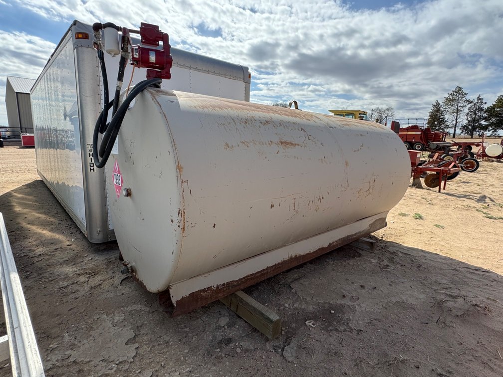 2000 Gal fuel tank and pump