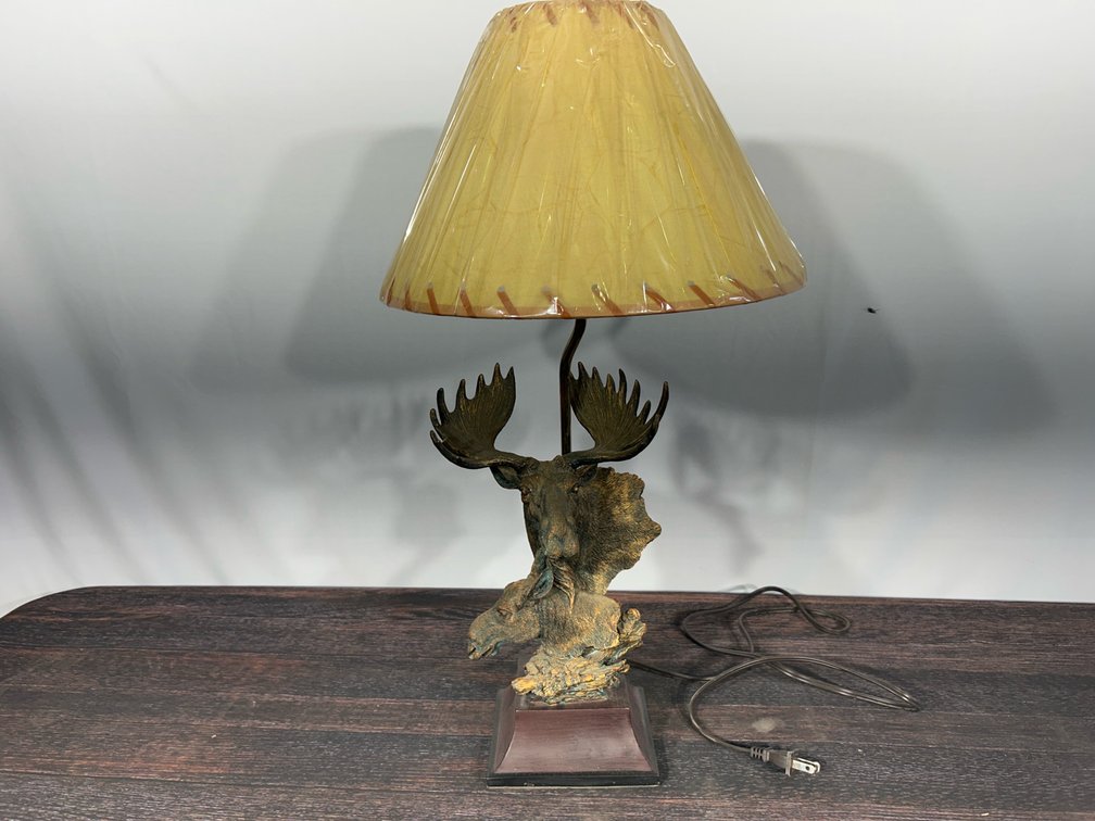 Wildlife lamp 