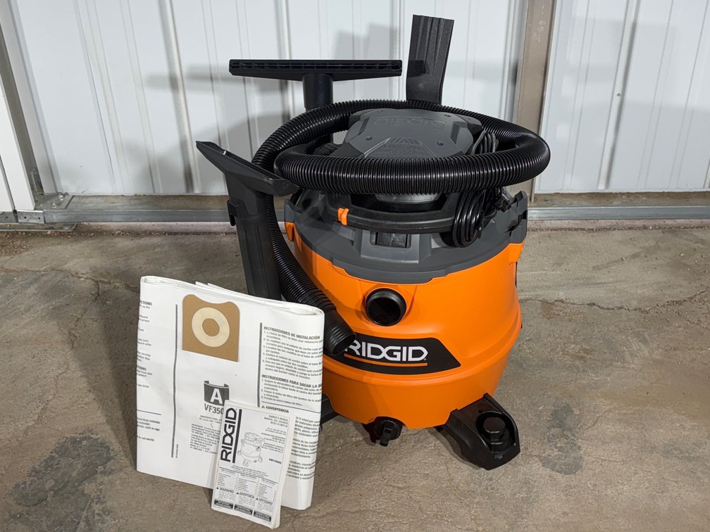 Rigid 16 GAL Shop vac
