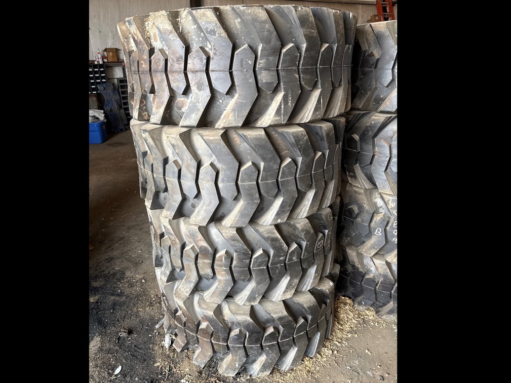 New Skid Steer tires set 1