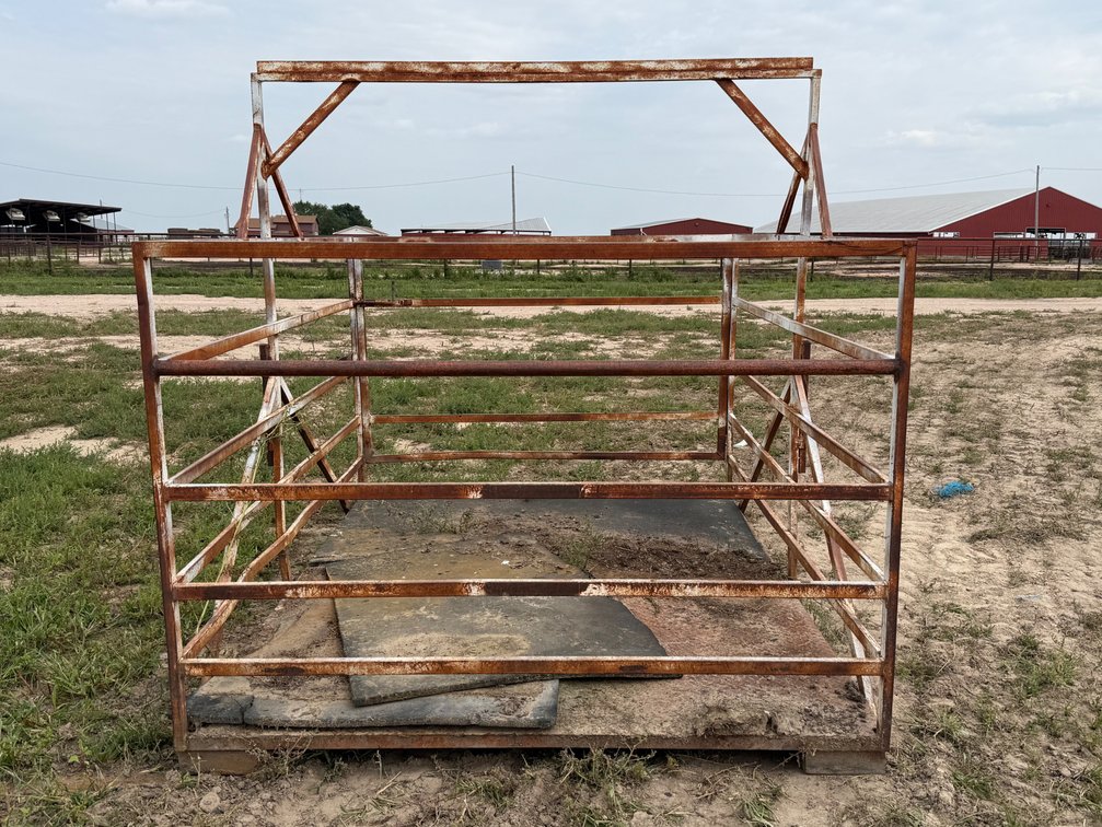 Livestock Rack with Pallet Forks slots 