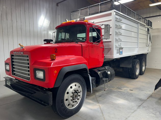 1997 MACK RD688S