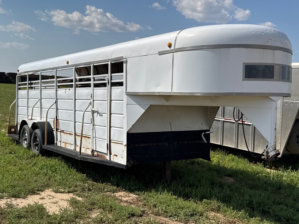W-W Goosneck Livestock Trailer 