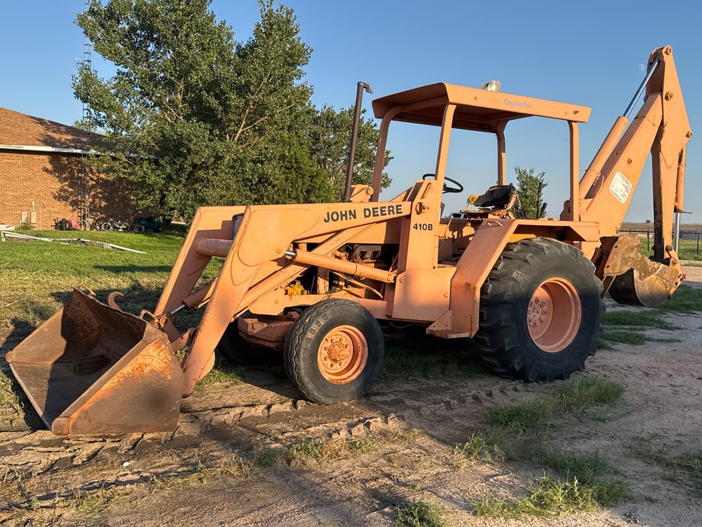 JD 410B Backhoe