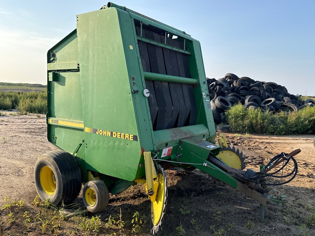 JD 535 Baler