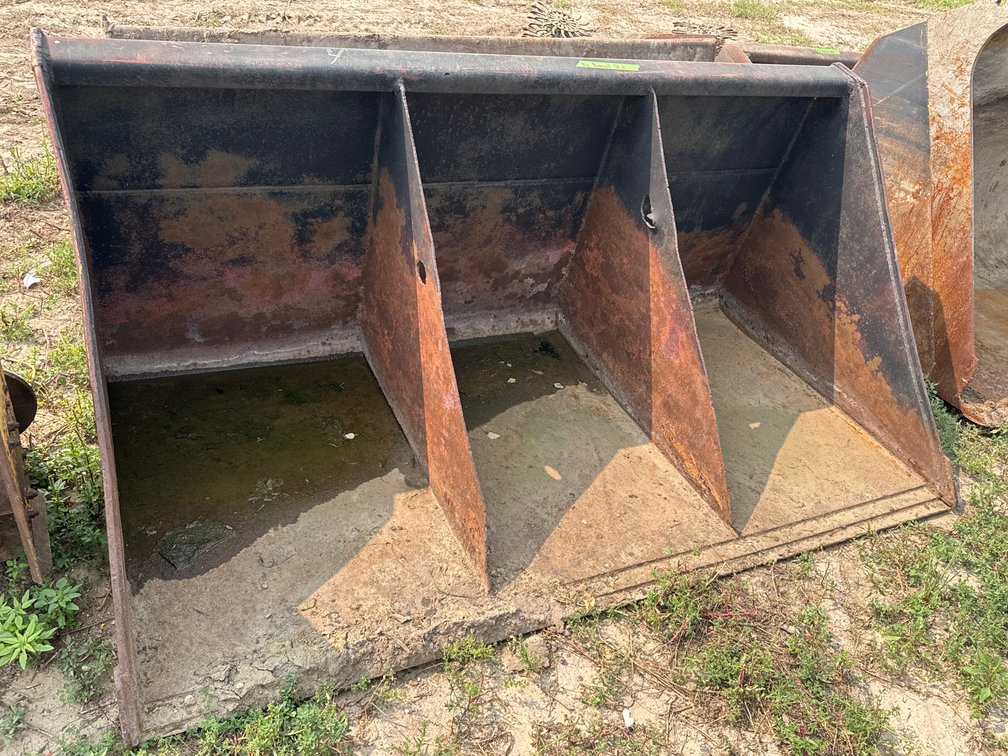 Big Skid Steer 3 Compartment Snow Bucket 