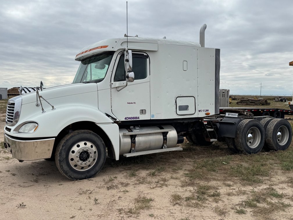 2004 Freightliner CL-120