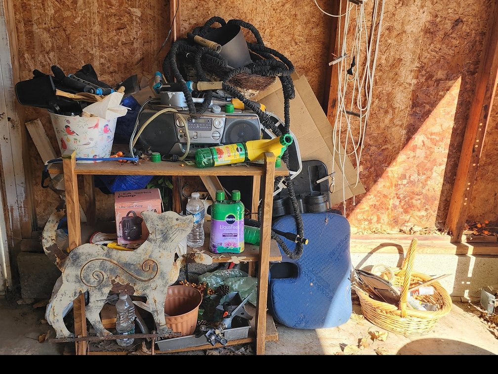 GARDENING GOODIE LOT