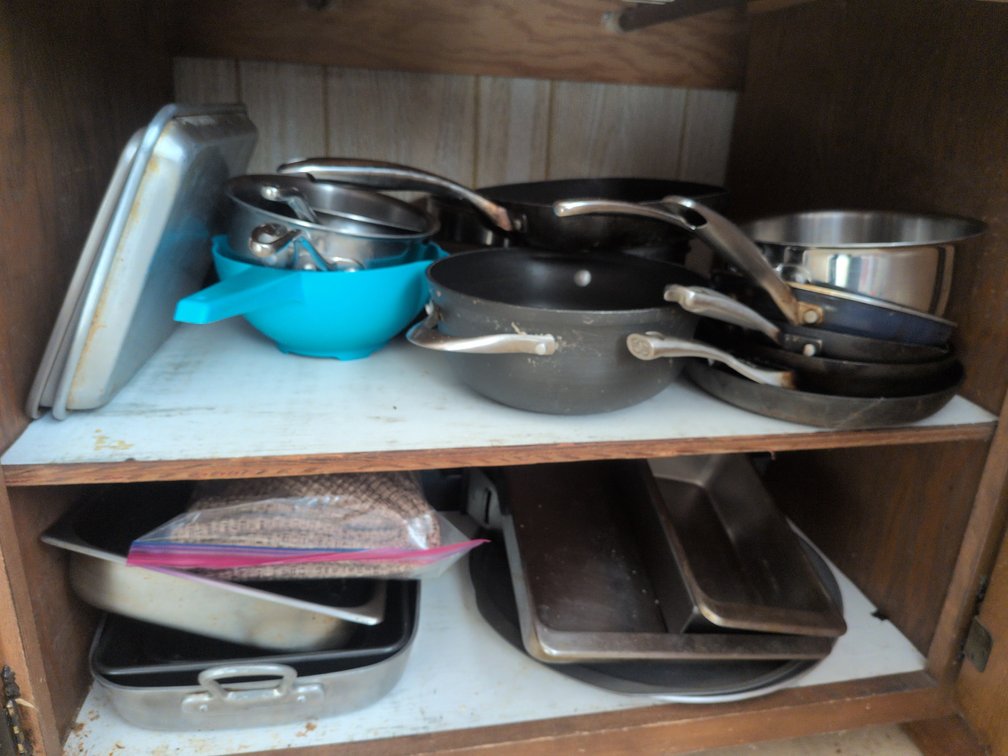 BAKEWARE, POTS & UTENSILS