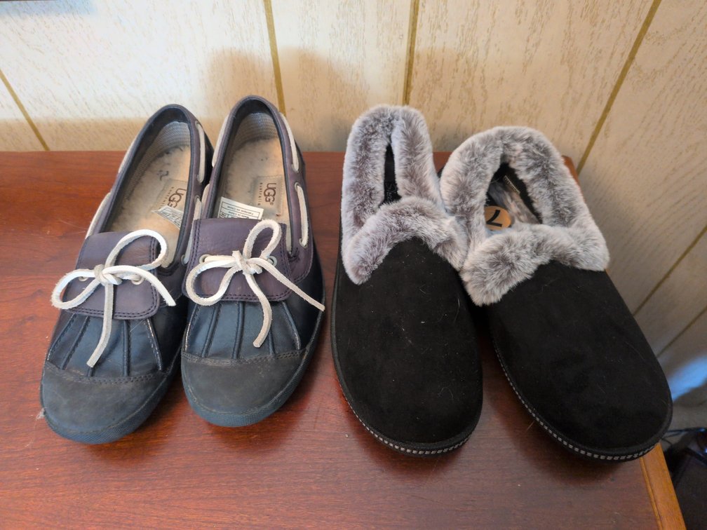 UGG & SKETCHERS SZ 7
