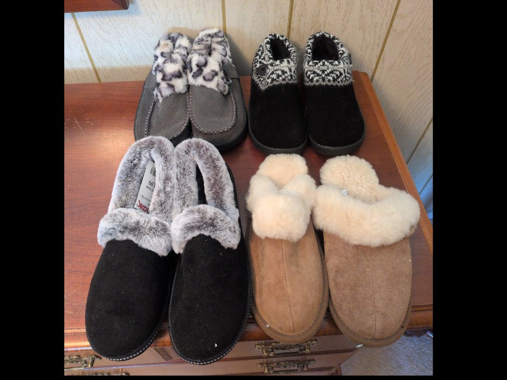 WOMEN'S 7 & 7½ SLIPPERS