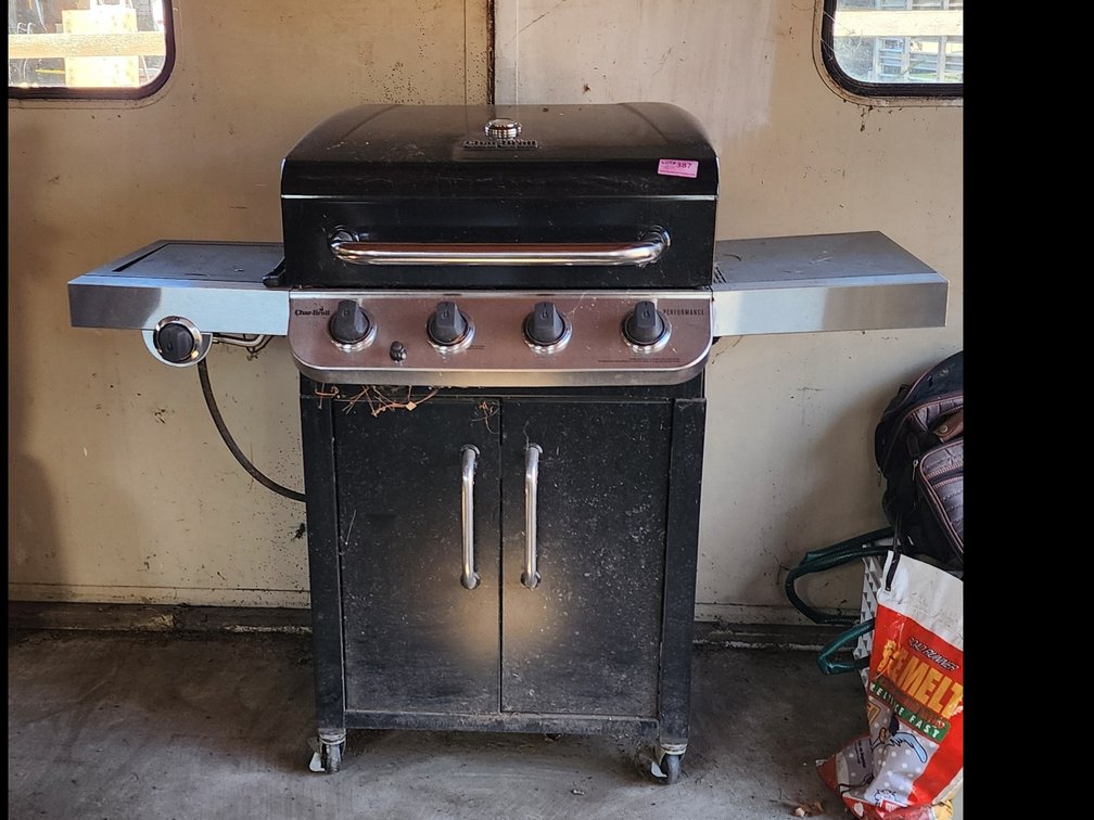 CHAR BROIL GAS GRILL