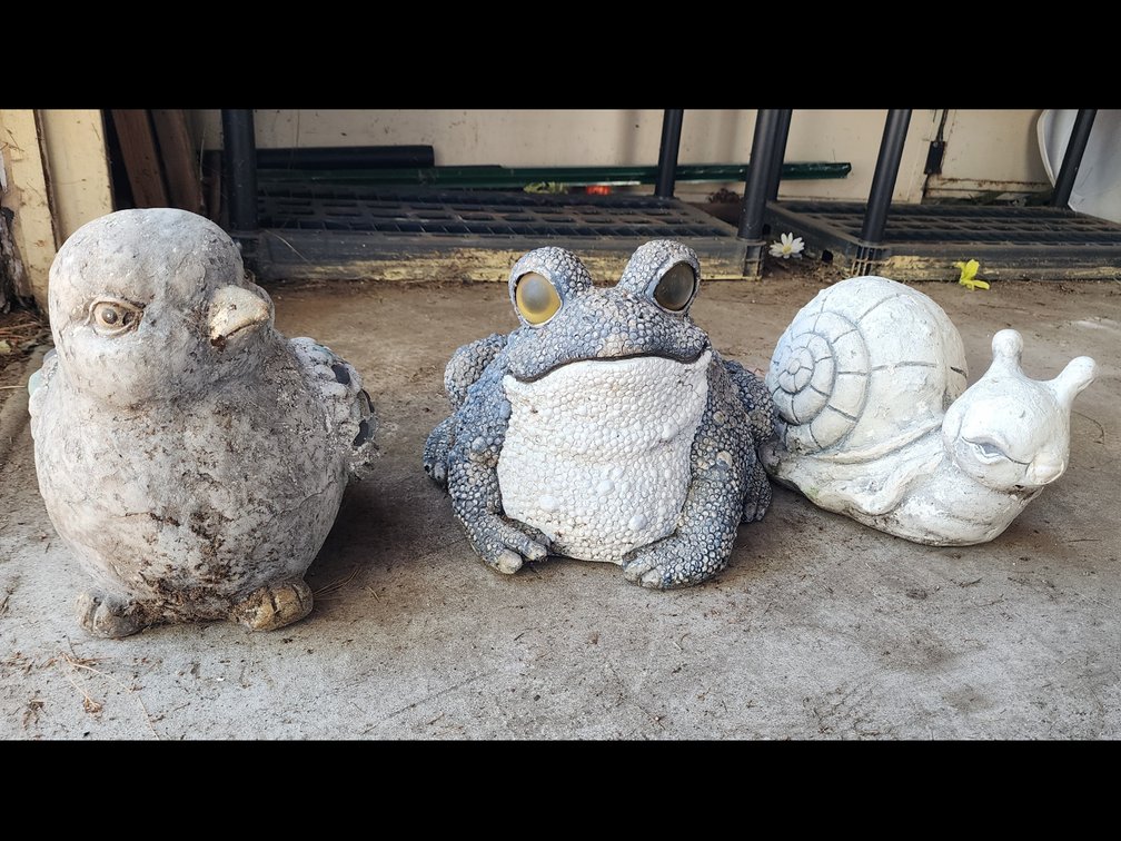PLASTIC YARD DECOR