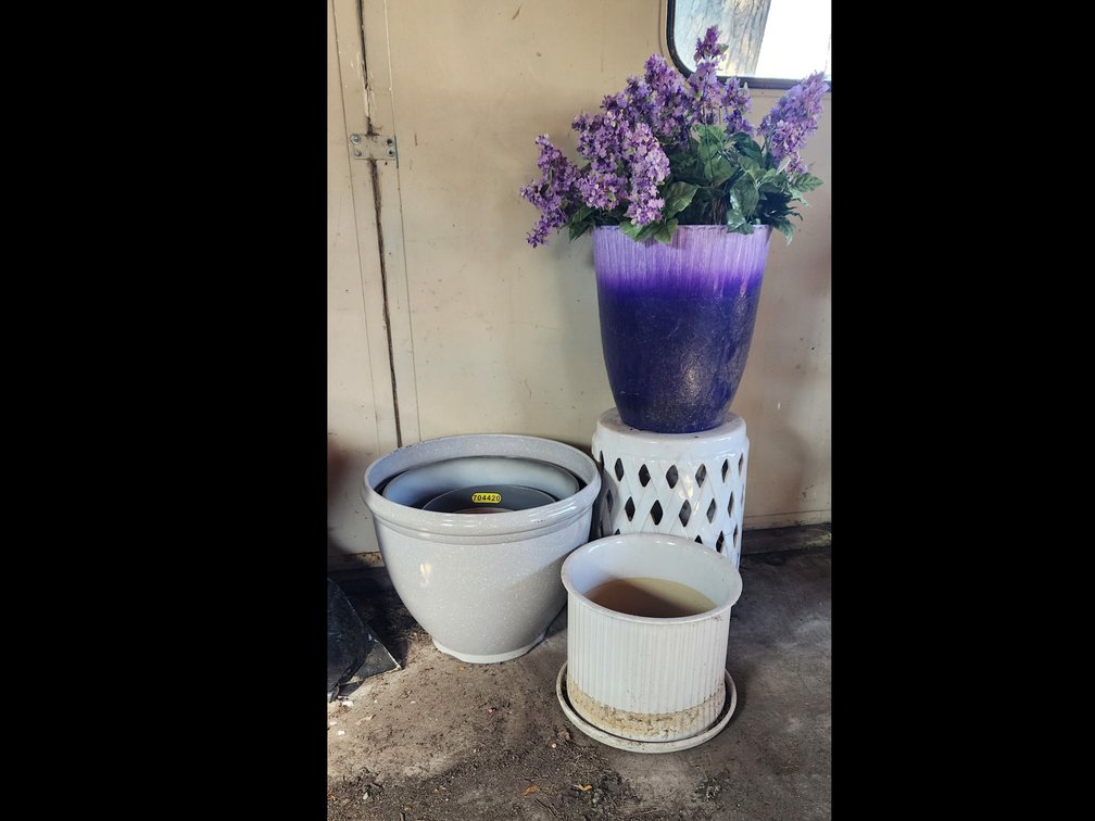 FLOWER POTS