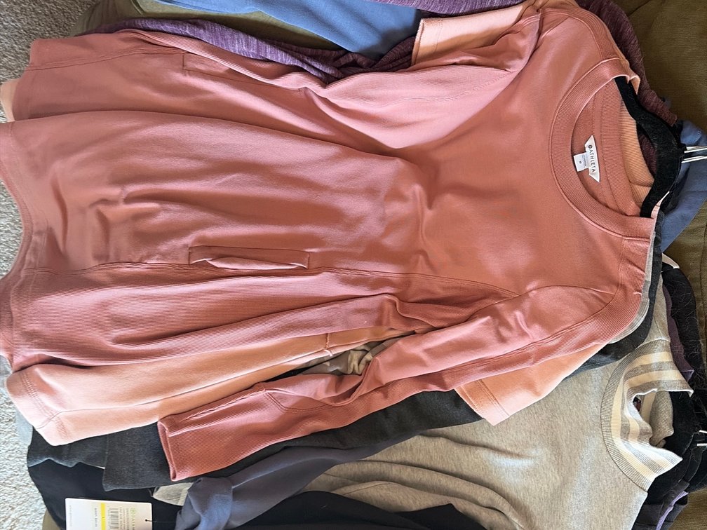WOMENS ASSORTED CLOTHES LOT