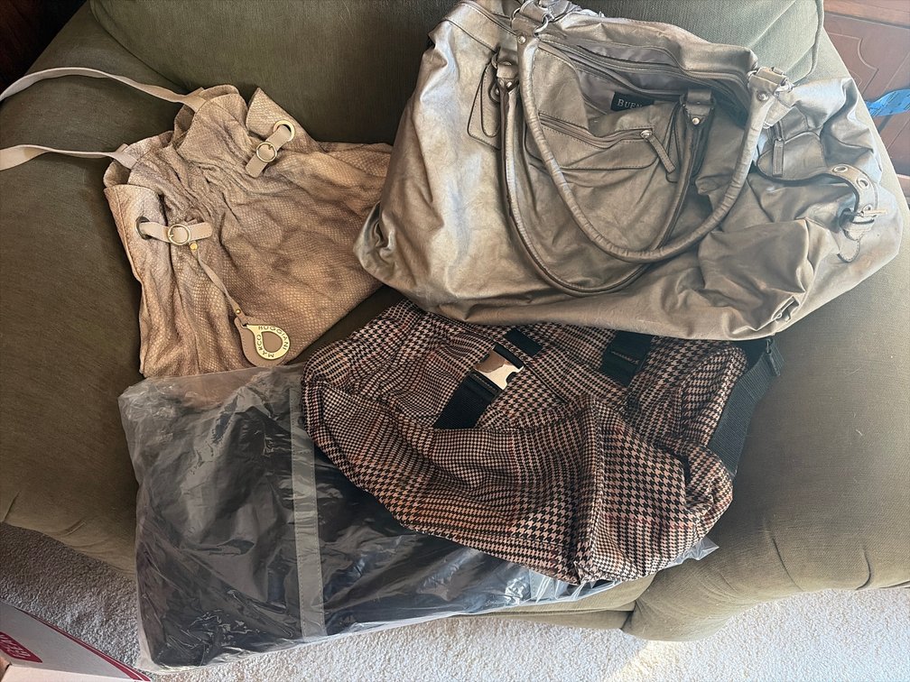 ASSORTED WOMENS BAGS