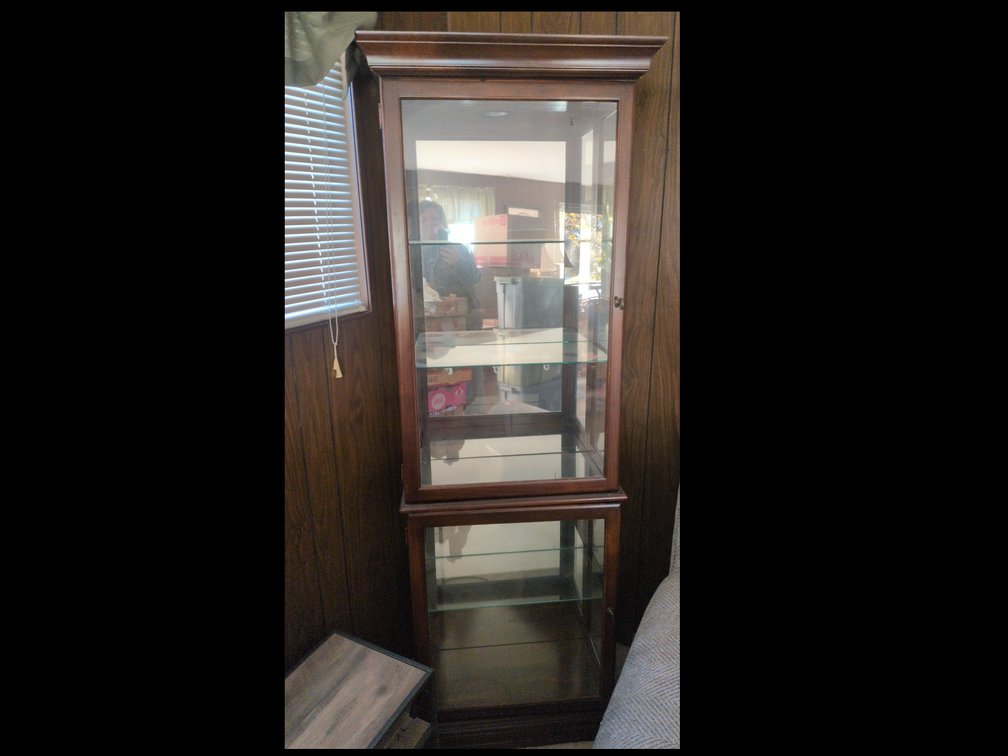 LIGHTED HUTCH