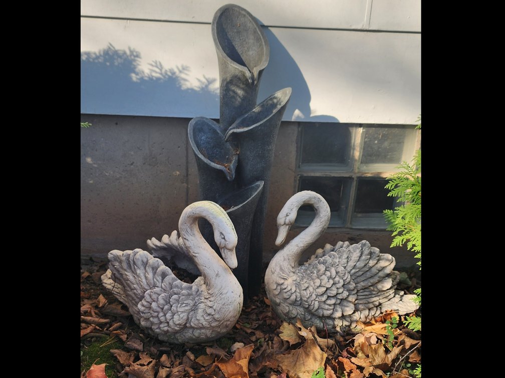 PLASTIC YARD DECOR