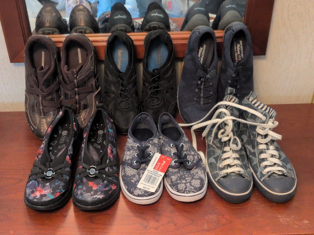 WOMENS TENNIS SHOES