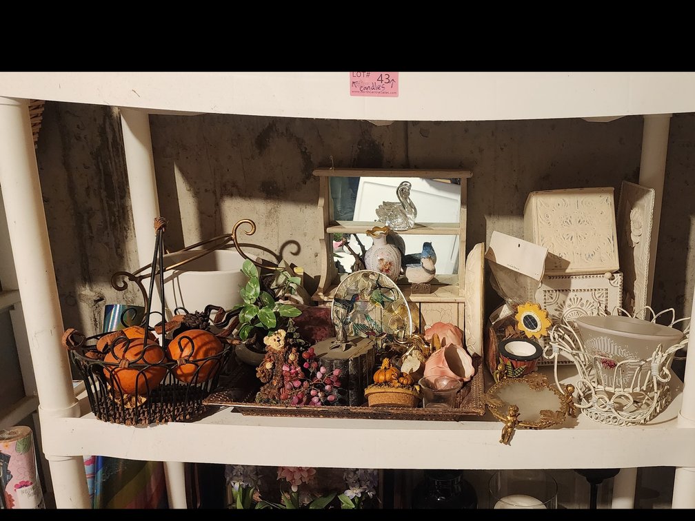 KNICKNACKS & DECOR