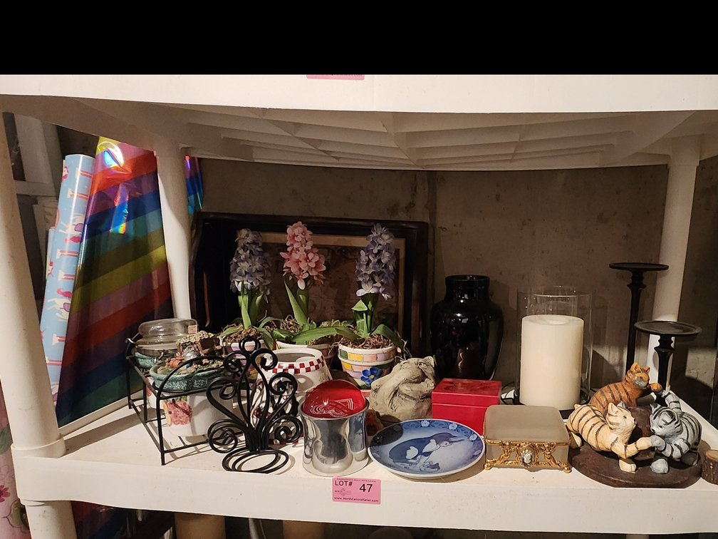 KNICKNACKS & DECOR
