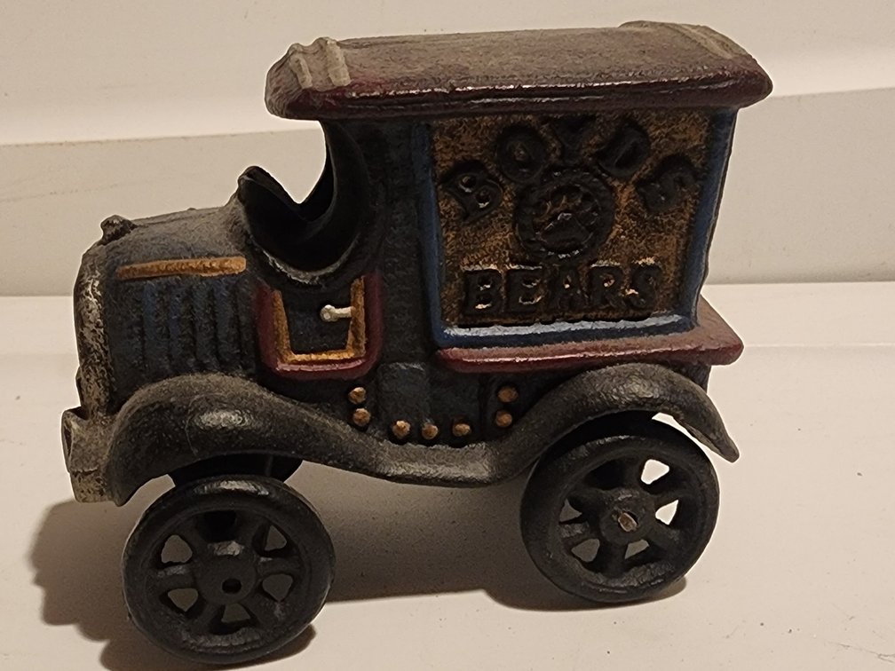BOYDS BEARS CAST DECOR