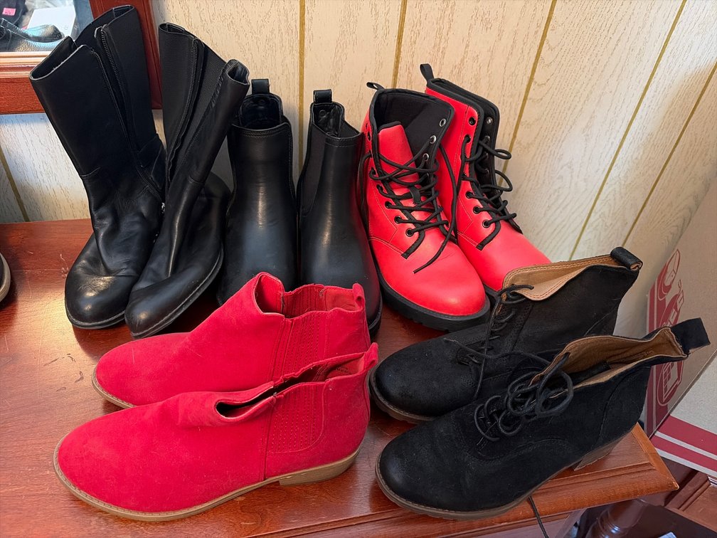 ASSORTED WOMENS SHOES