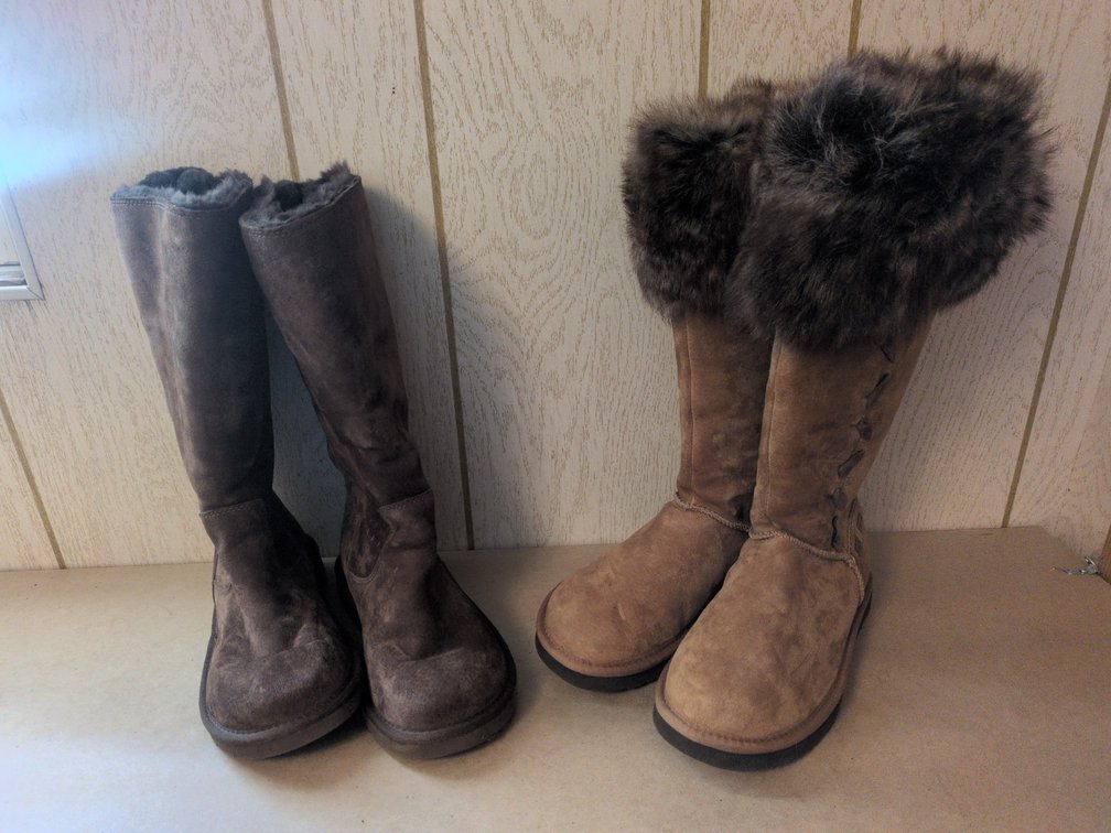 UGG BOOTS SZ 7 - LIKE NEW