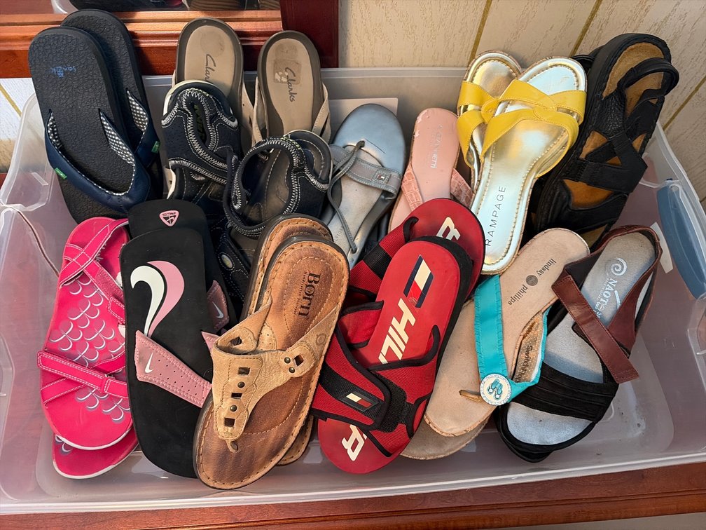 WOMENS NAME BRAND SANDALS